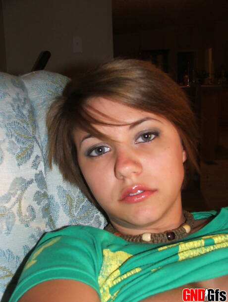 GND GFs are pleased to offer you xxx photos featuring Dee unveiling nice form